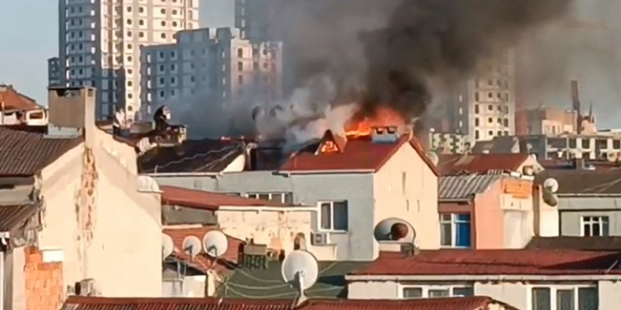 İstanbul’da çatı katında yangın paniği