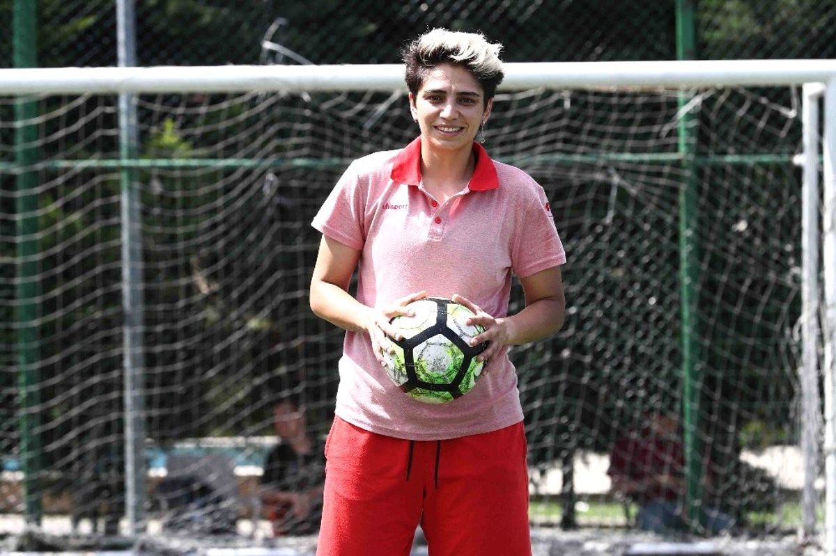 Duygu Yılmaz  kimdir? Duygu Yılmaz  nereli ve kaç yaşındadır?