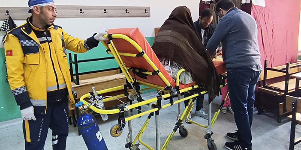 Oksijen tüpüyle oy kullanmaya getirildi