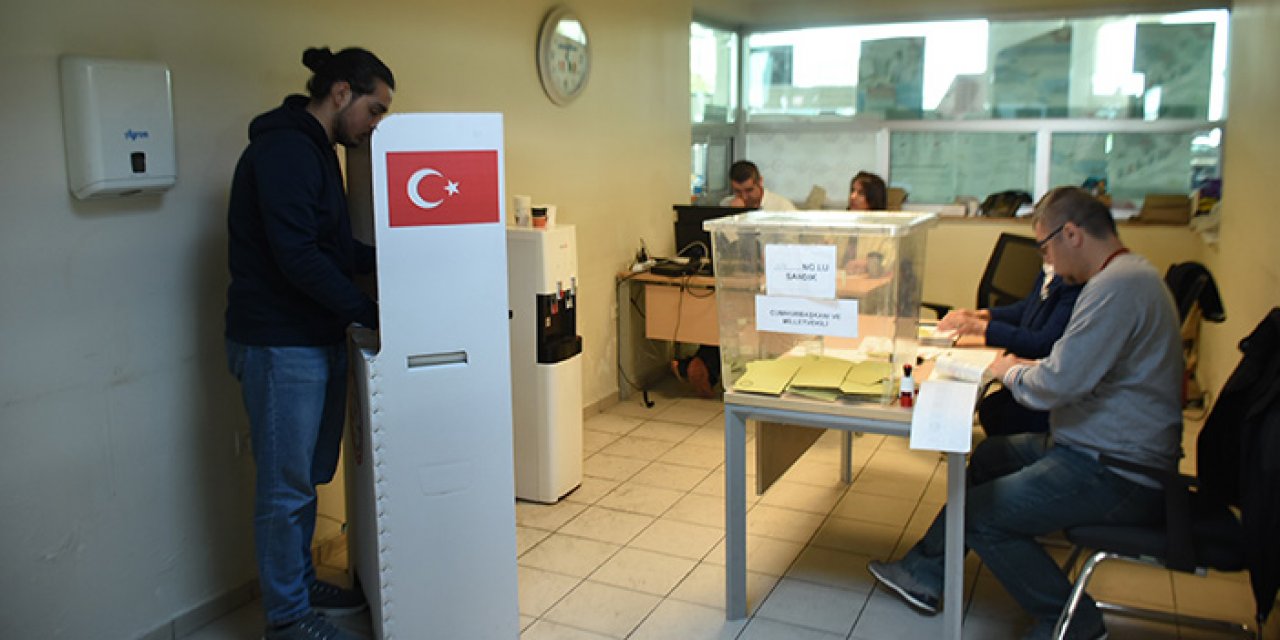 Sınır kapısında oy kullanımı devam ediyor