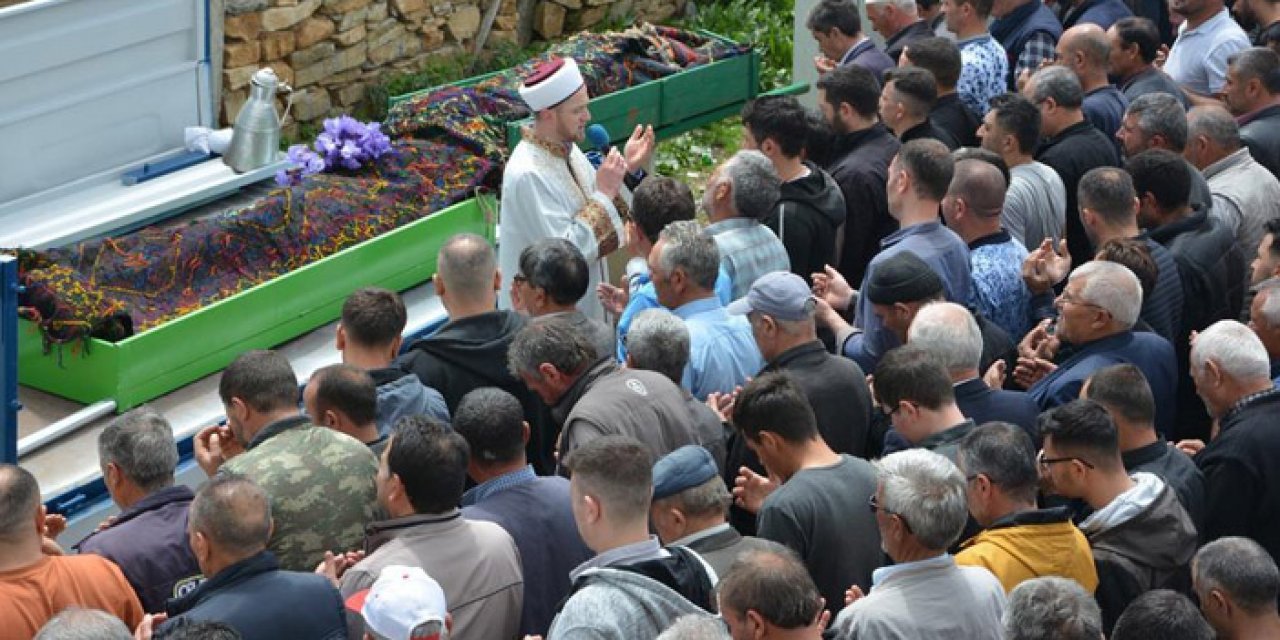 Gölette boğulan 4 kişinin cenazeleri defnedildi