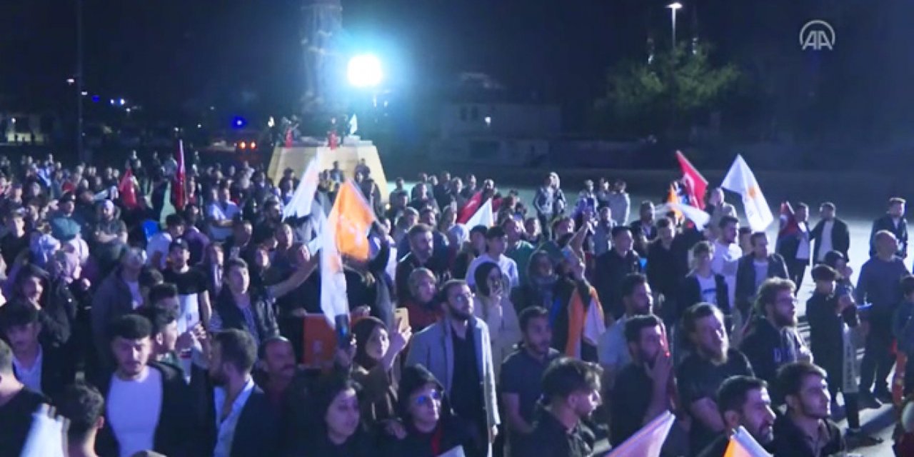 AK Parti'lilerden sevinç gösterisi