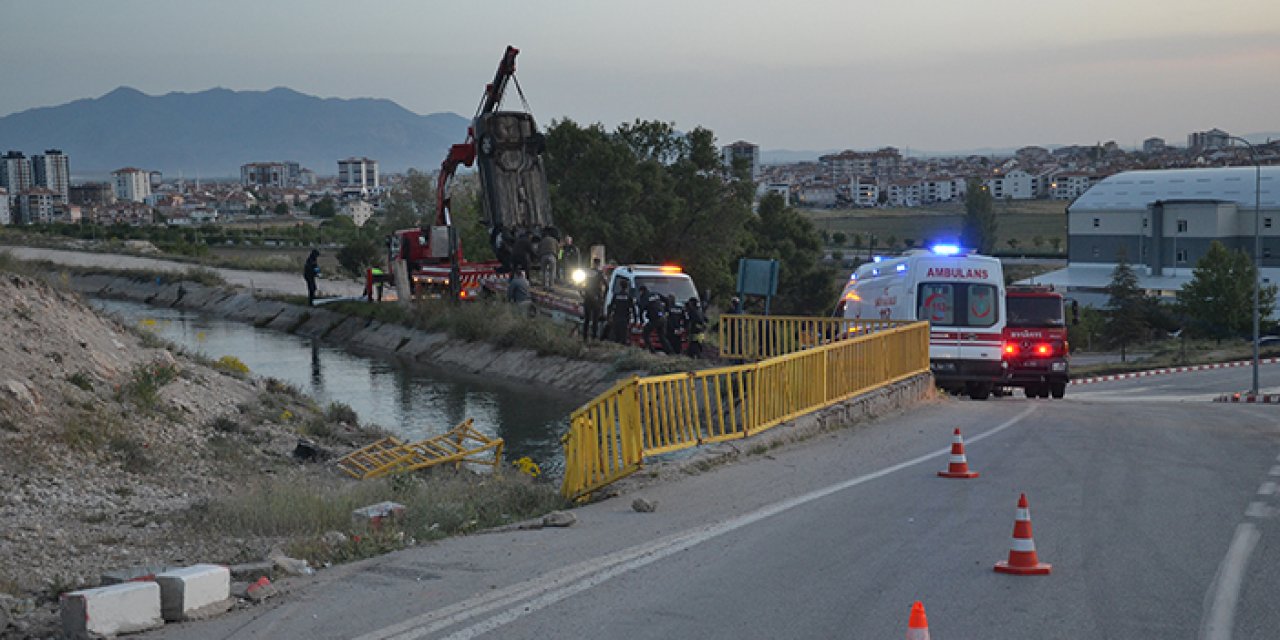 Otomobil su kanalına uçtu: Sürücü yaşamını yitirdi