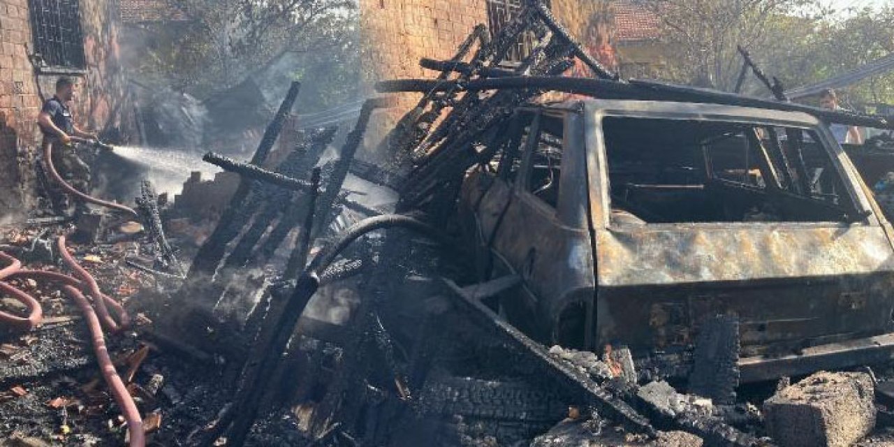 Gecekondu ve otomobil alev topuna döndü