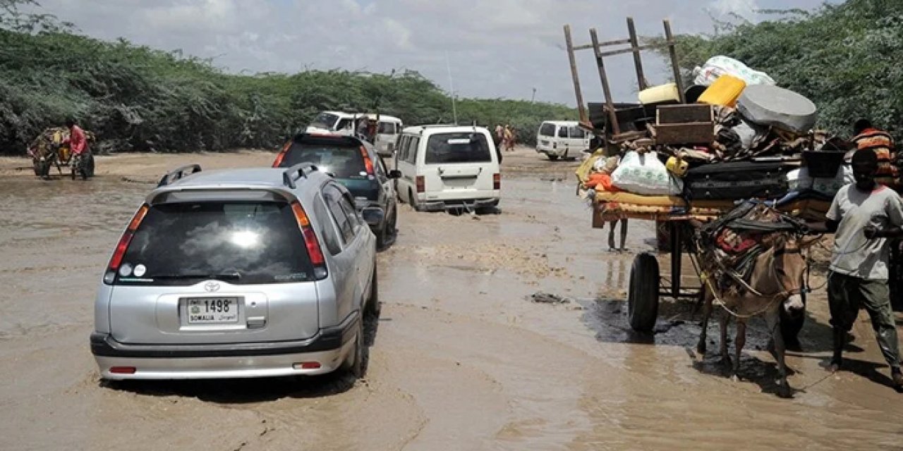 Somali'yi sel vurdu: 219 bin kişi evini terk etti