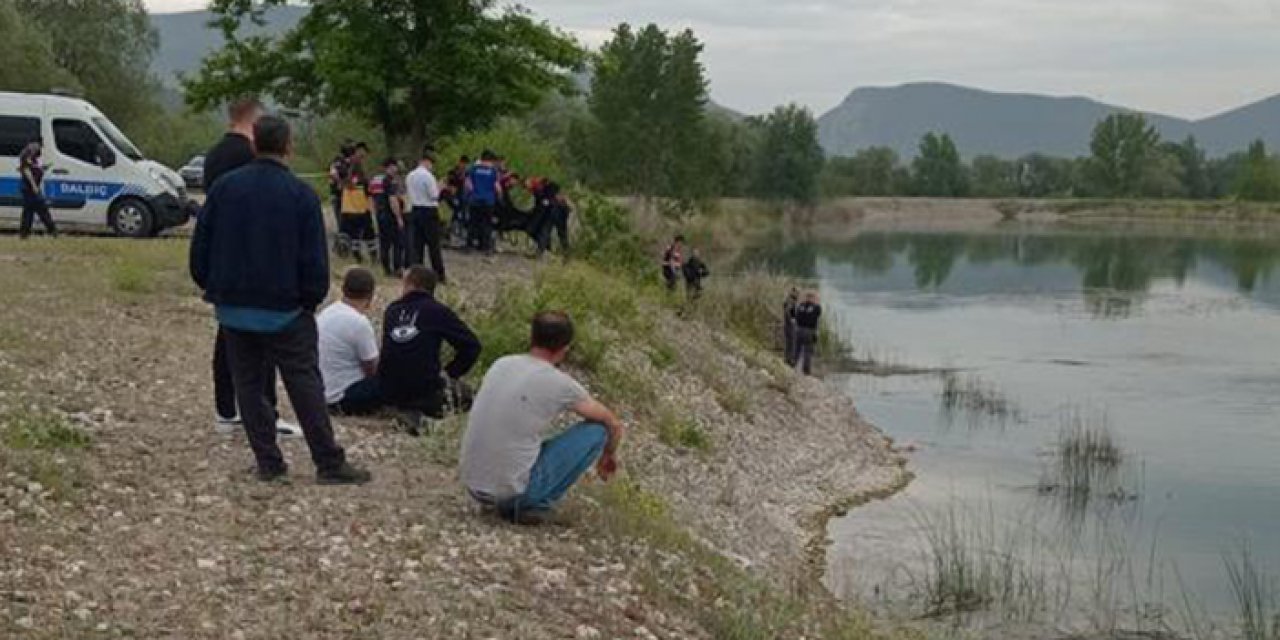 Göle uçan araçta 3 kişi yaşamını yitirdi