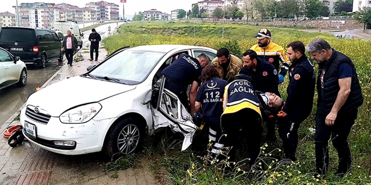 Kazada sıkışan sürücüyü itfaiye kurtardı