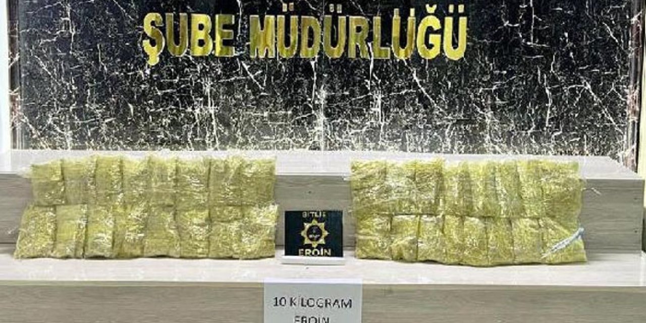 Kadın yolcunun üzerinden 10 kilo eroin çıktı