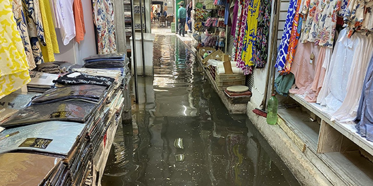 Tarihi Kemeraltı Çarşısı sular altında