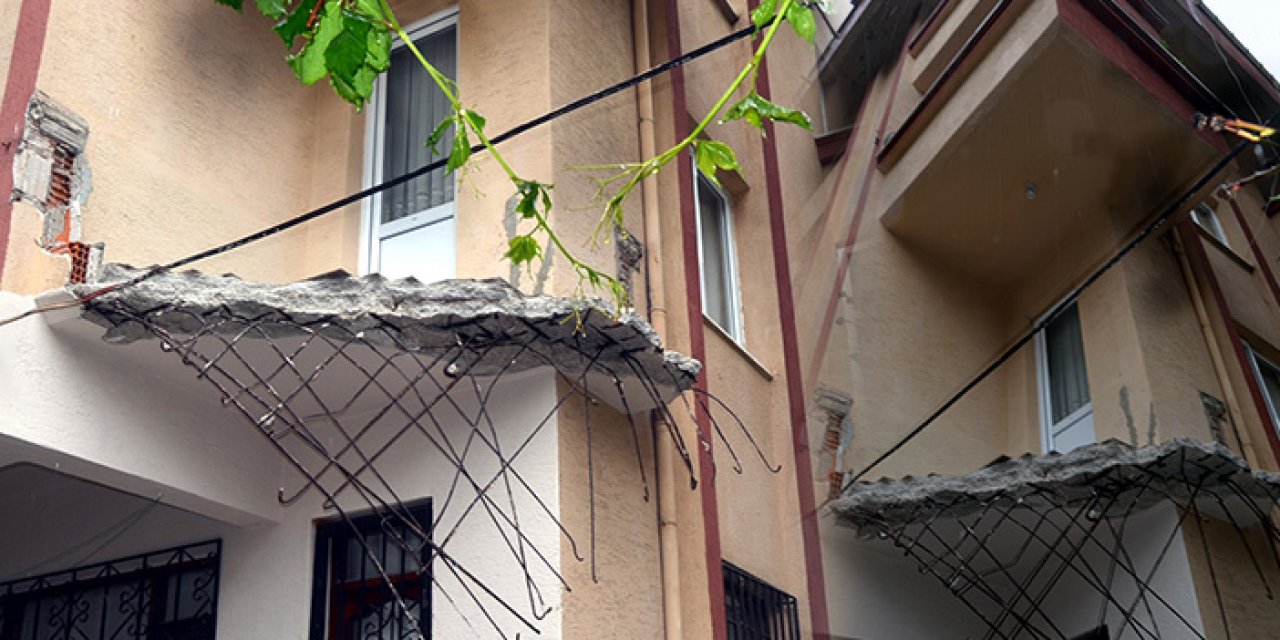 İstanbul'da balkonu çöken 36 yıllık bina için tahliye kararı verildi