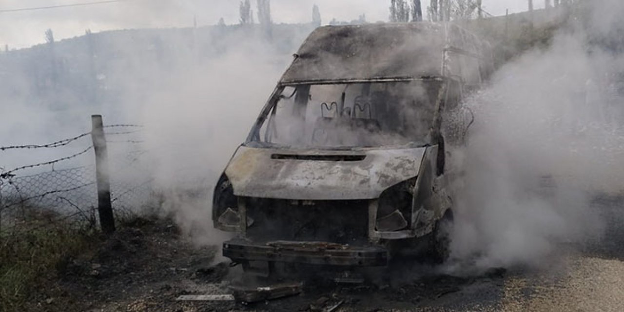 Amasya'da öğrencileri taşıyan servis bir anda yanmaya başladı