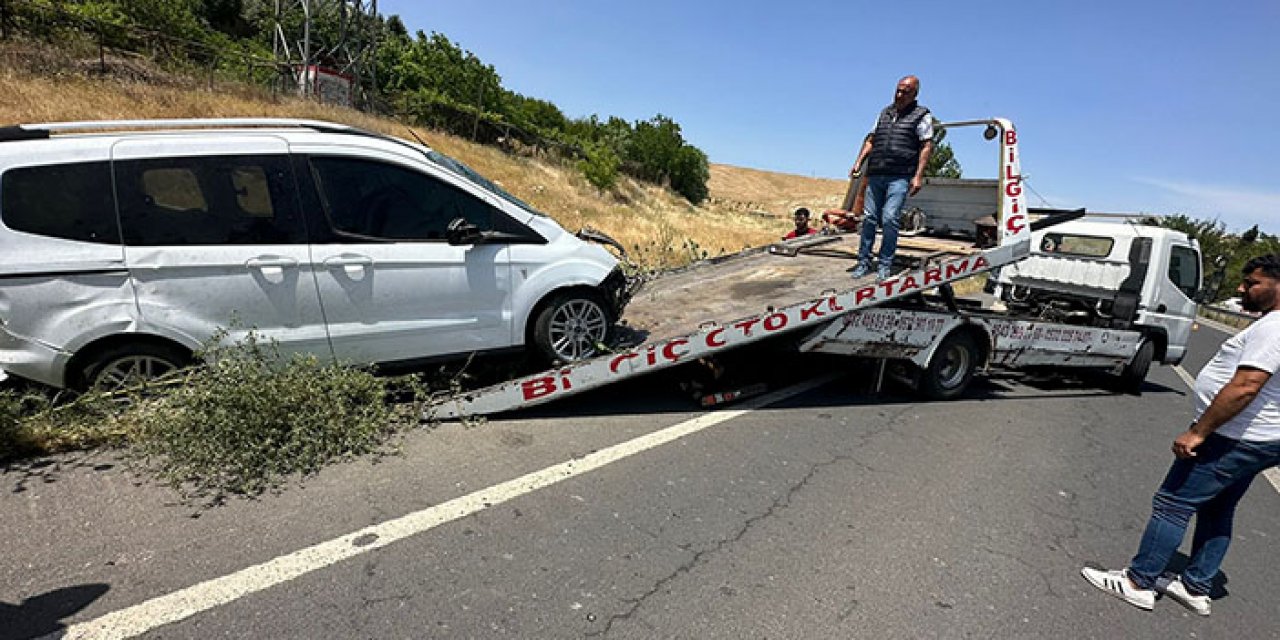 Otomobil direğe çarptı: 1 yaralı