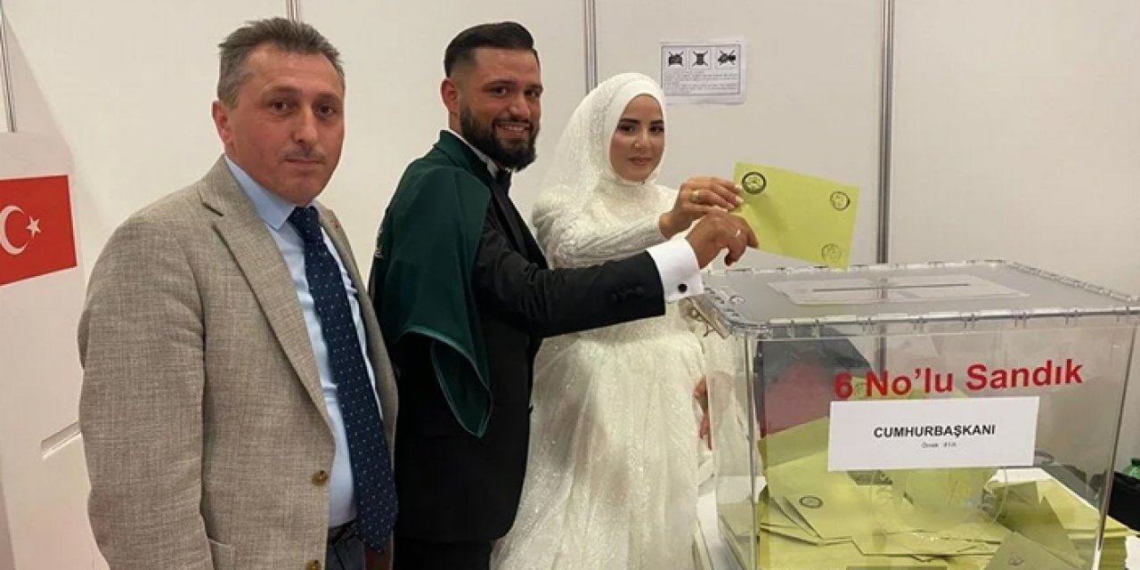 Gelin ve damatlıkla Almanya'da oy verdiler