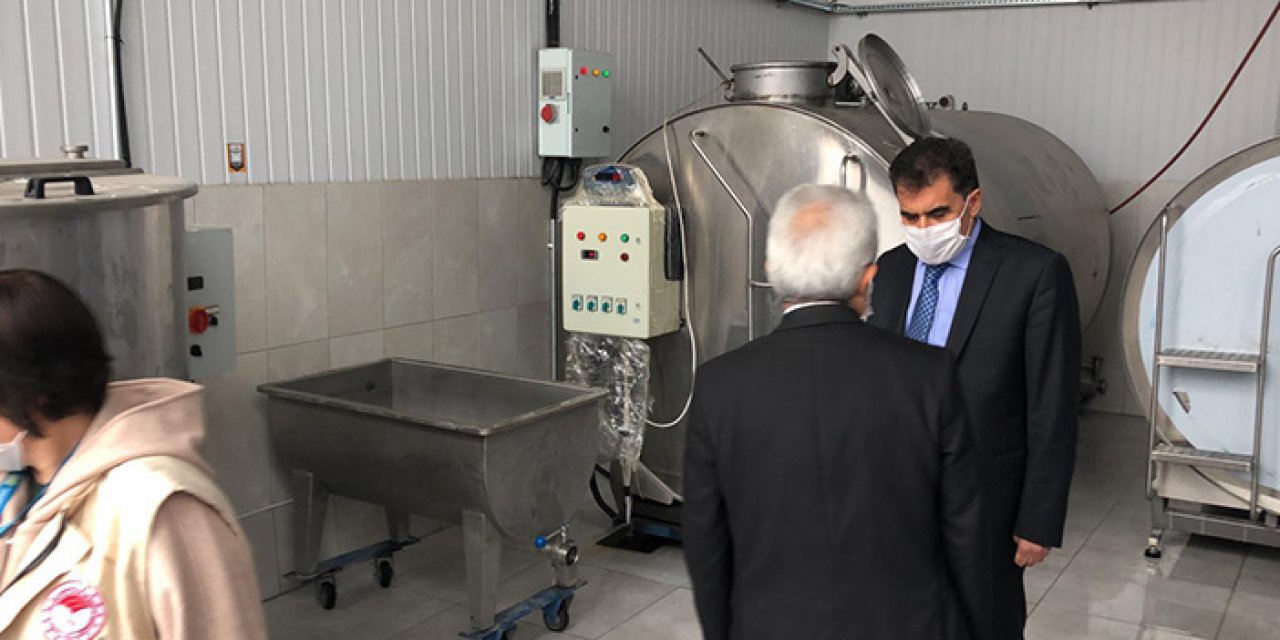 Süt banyosu yapan işçi 70 kişiye hakaret davası açtı