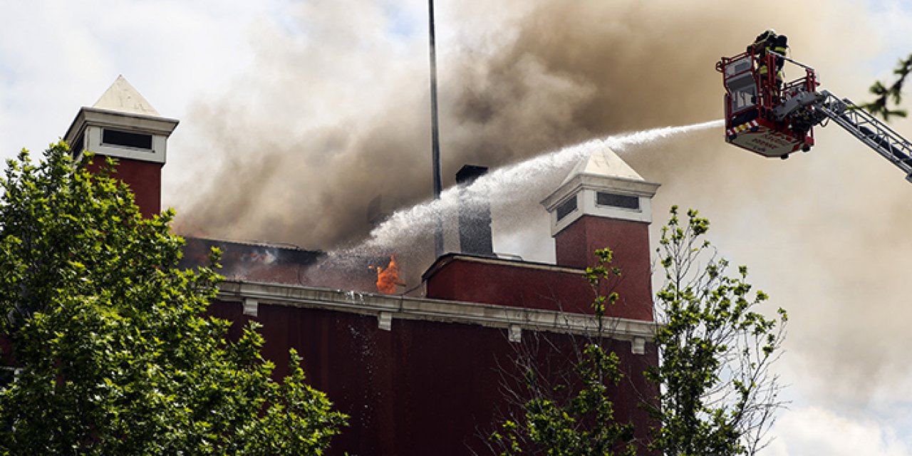 Ankara'da özel hastanede yangın: Çatıda hasar oluştu