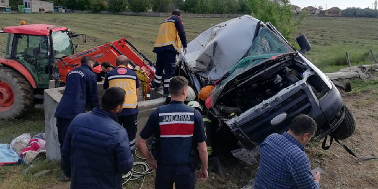Konya'da minibüs devrildi: 1 ölü 8 yaralı