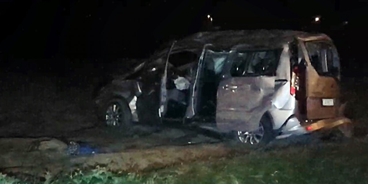 Göçmenleri taşıyan araç takla attı: 1 ölü 10 yaralı