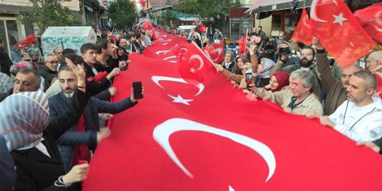 Beyoğlu'nda Zafer Yürüyüşü'ne yoğun ilgi