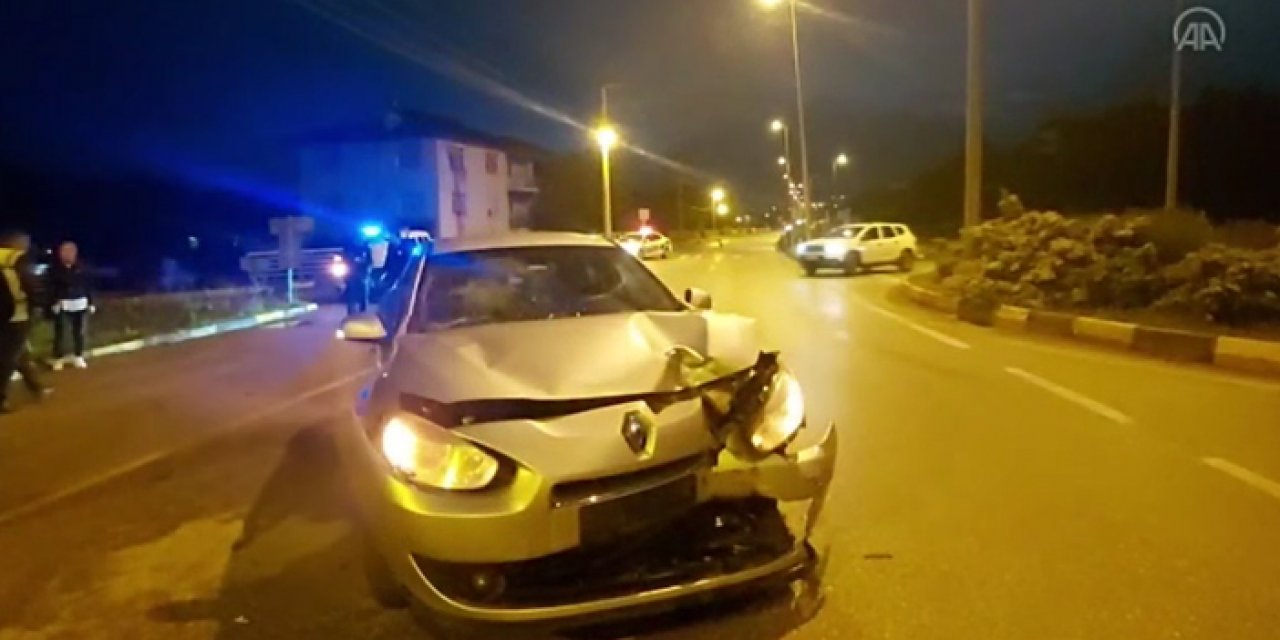 Panelvan ile otomobilin çarpıştı: 2 kişi yaralandı