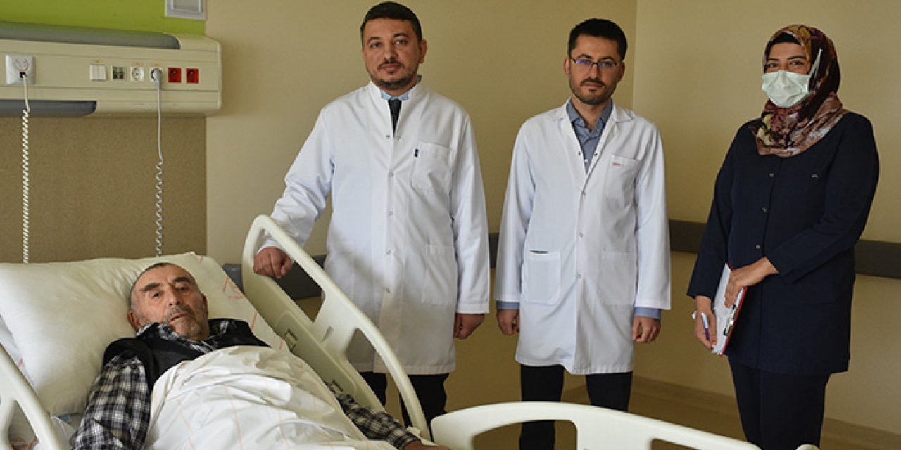 83 yaşındaki hastanın mesanesinden 250 adet taş çıktı