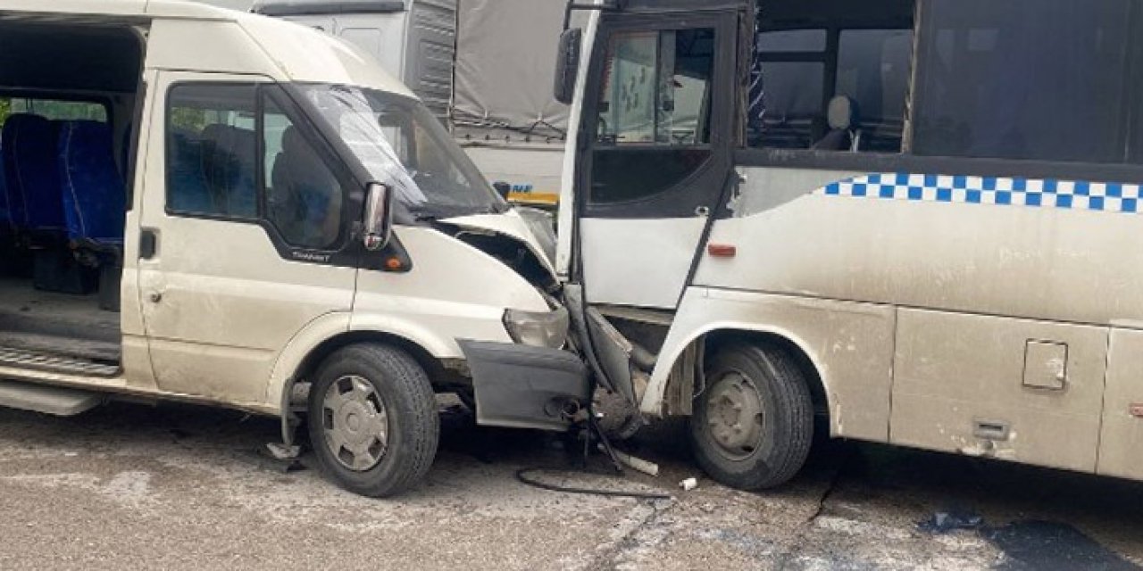 İşçileri taşıyan midibüs kaza yaptı: 6 kişi yaralandı