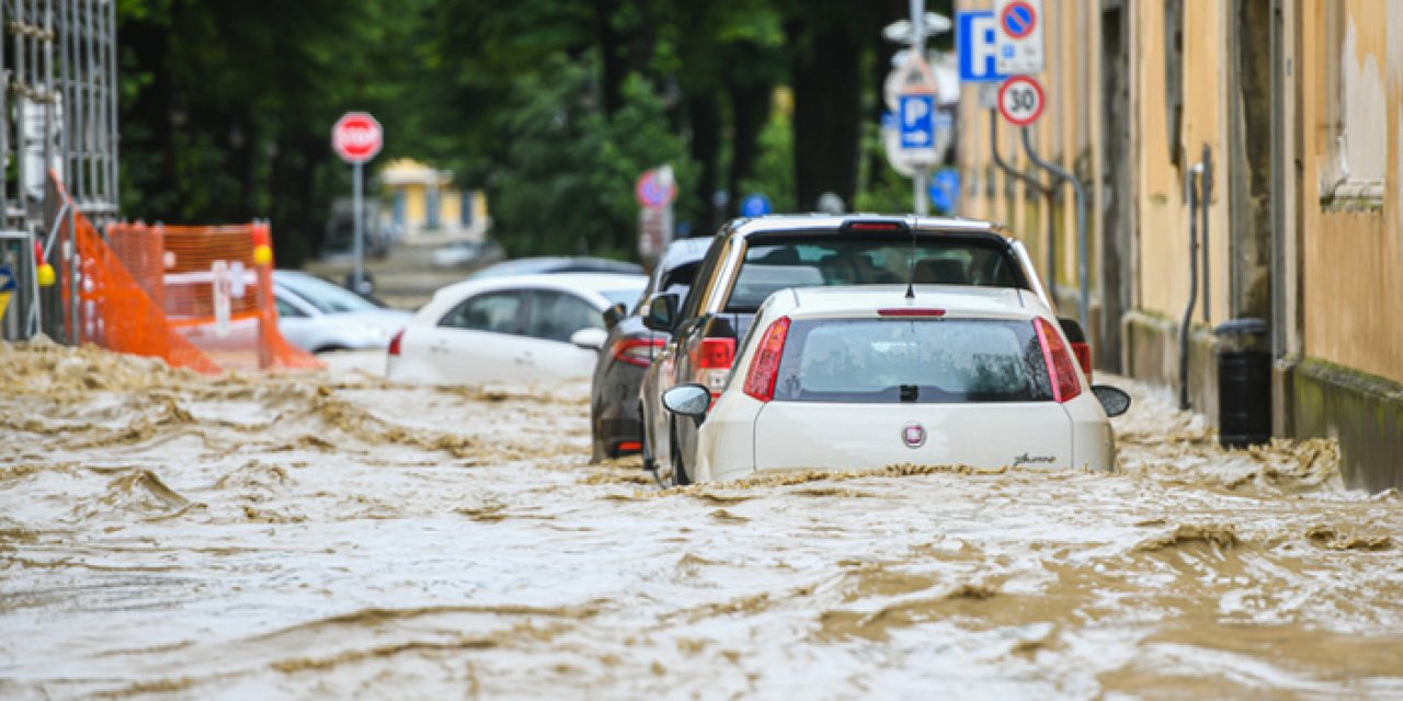 İtalya'da sel felaketi: Ölenlerin sayısı 15'e yükseldi