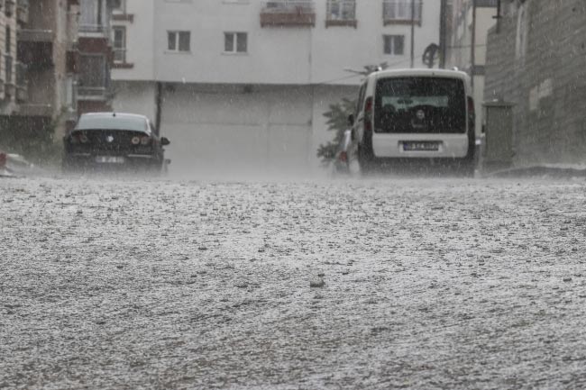 Mansur Yavaş'tan sağanak yağmur ile ilgili bilgilendirme