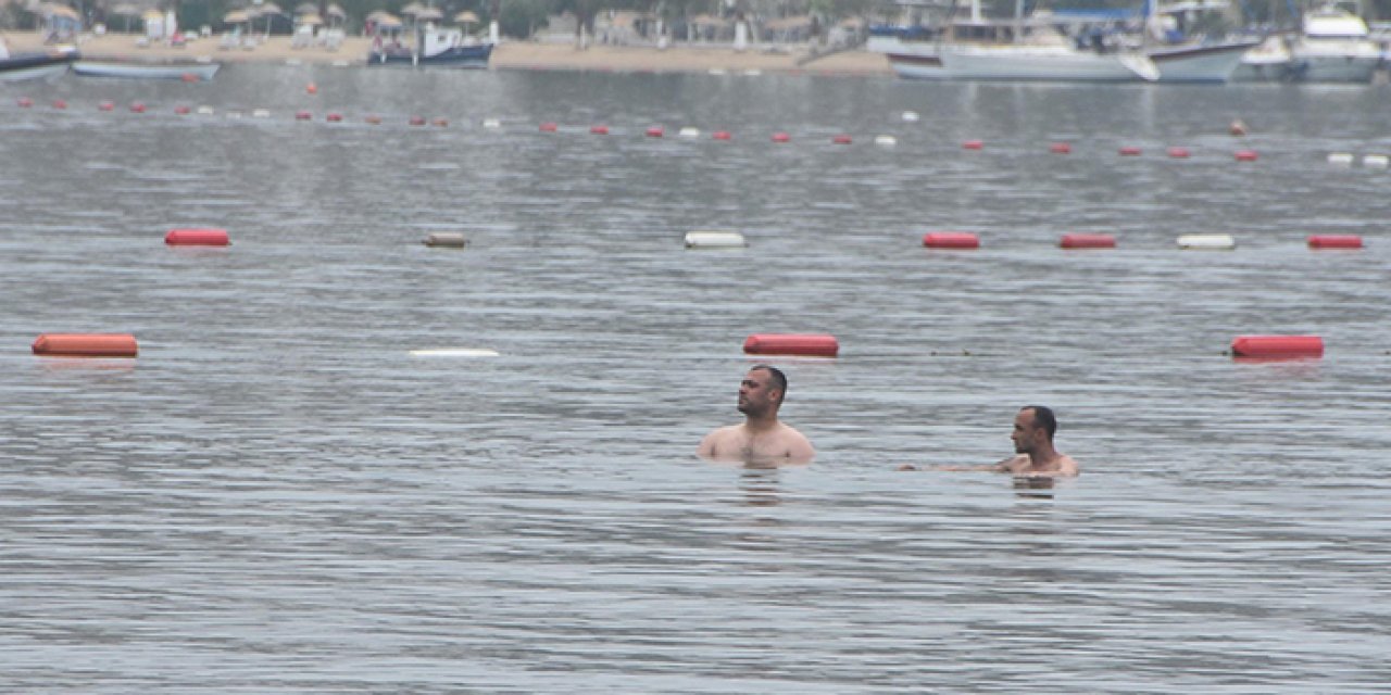 Bodrum’da turistler yağmura aldırmadı