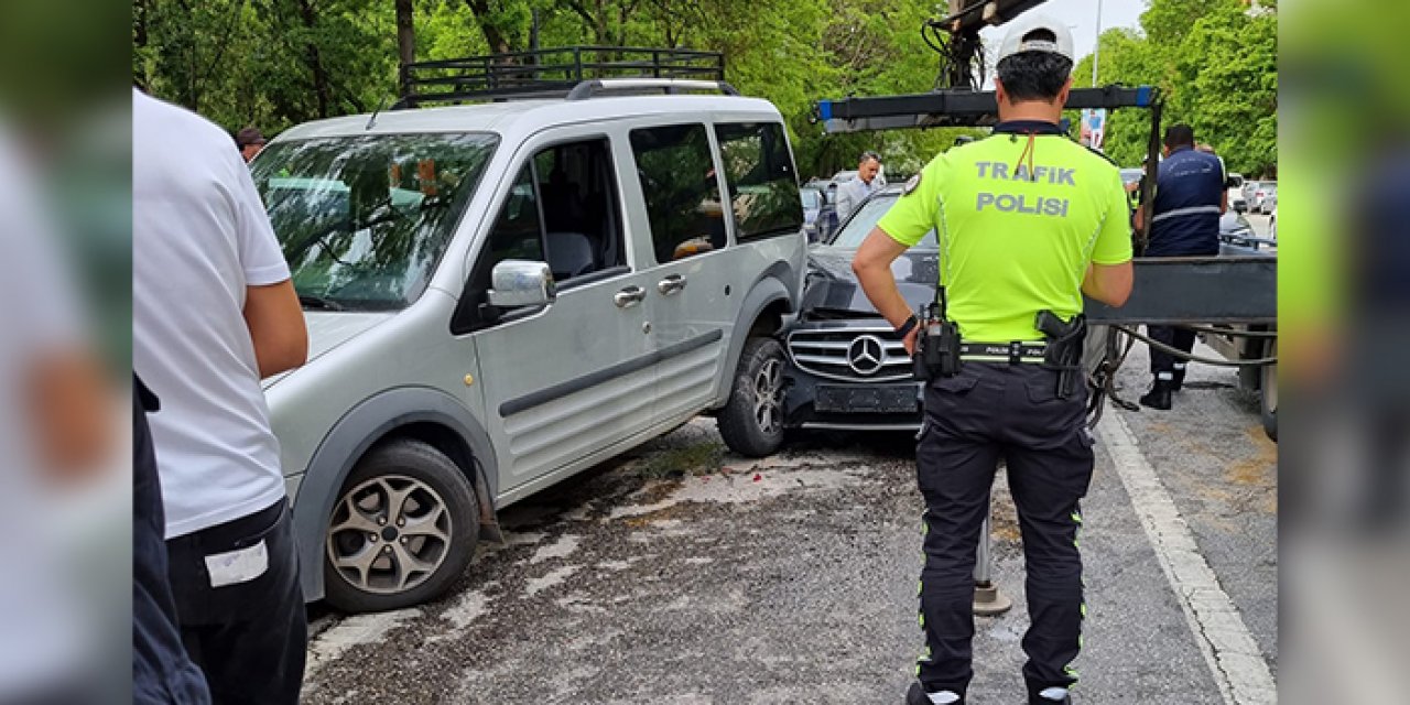 İki araç çarpıştı: 2 yaralı