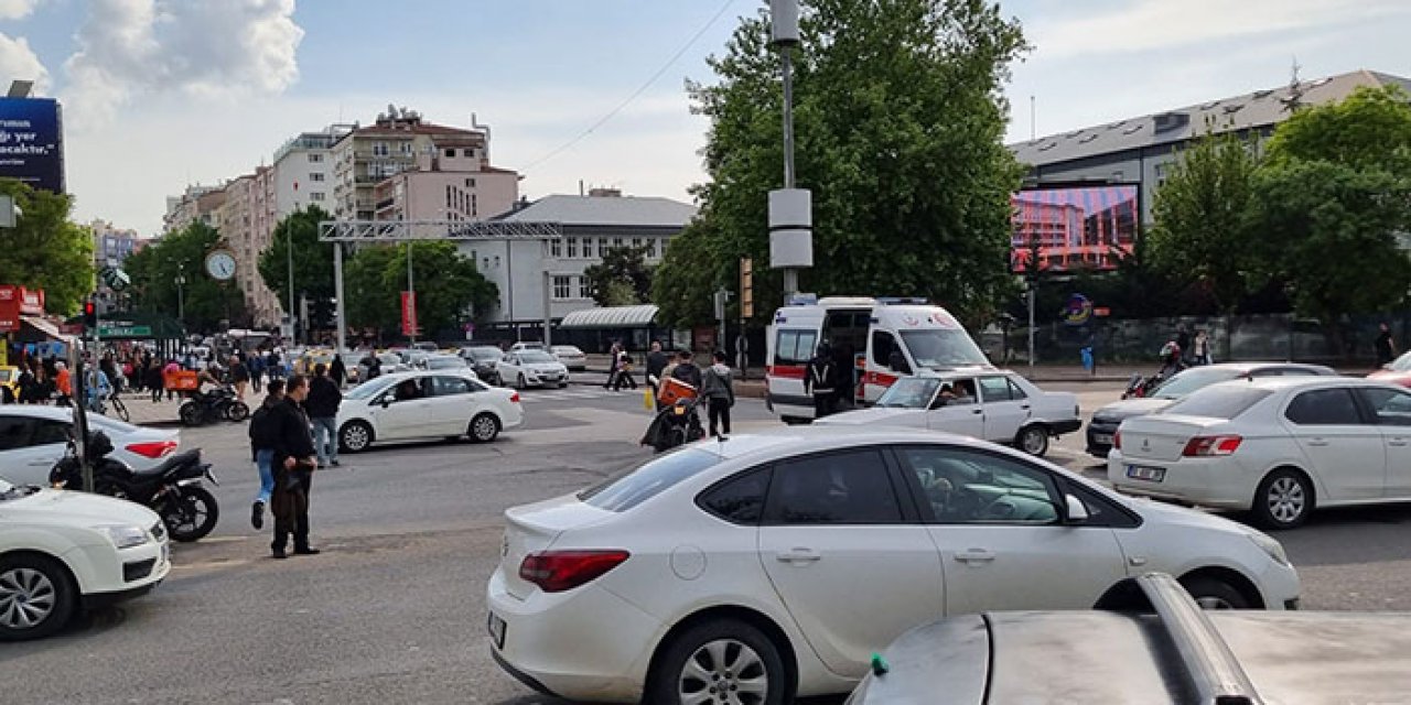 Aynı firmaya ait iki moto kurye çarpıştı