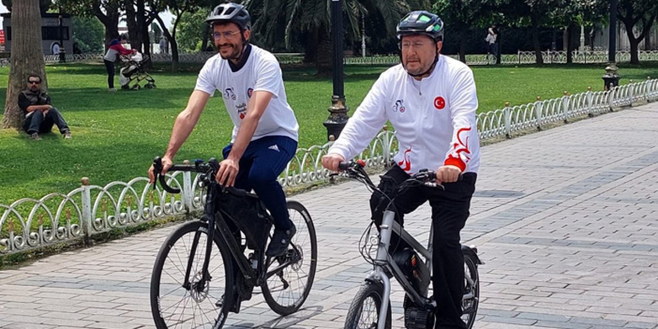 Bisikletle hac yolculuğuna çıktı