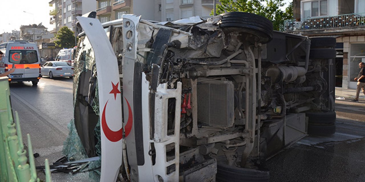 Personel servisi otomobil ile çarpıştı: 12 yaralı