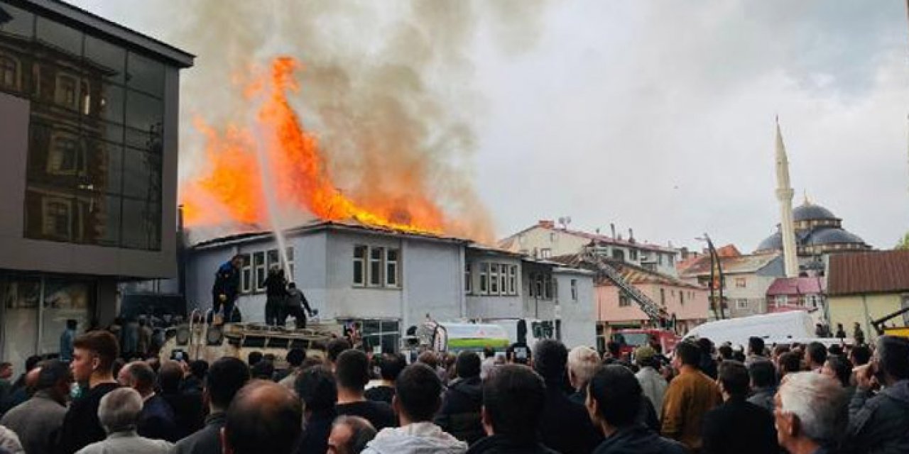 Yangın kısa sürede büyüdü: Atölye ve camiye sıçradı