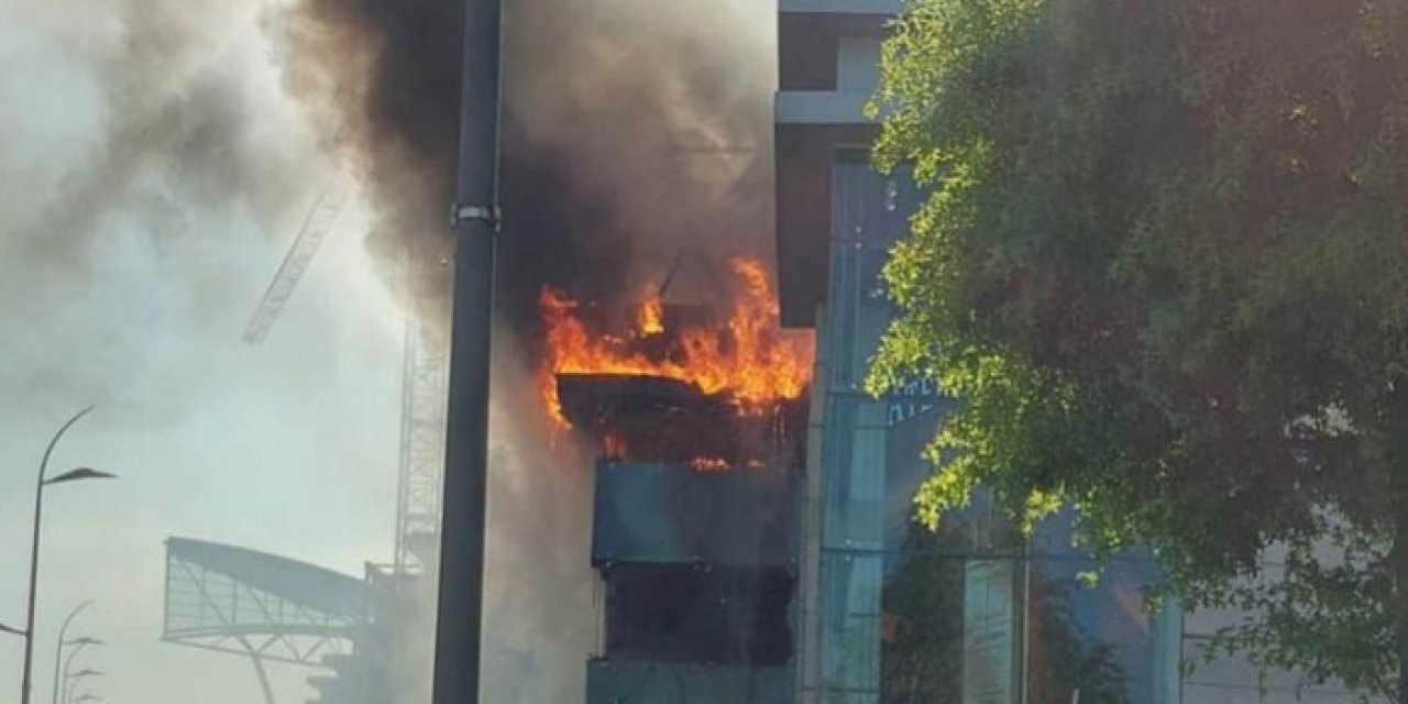 İstanbul'daki AVM'de korkutan yangın