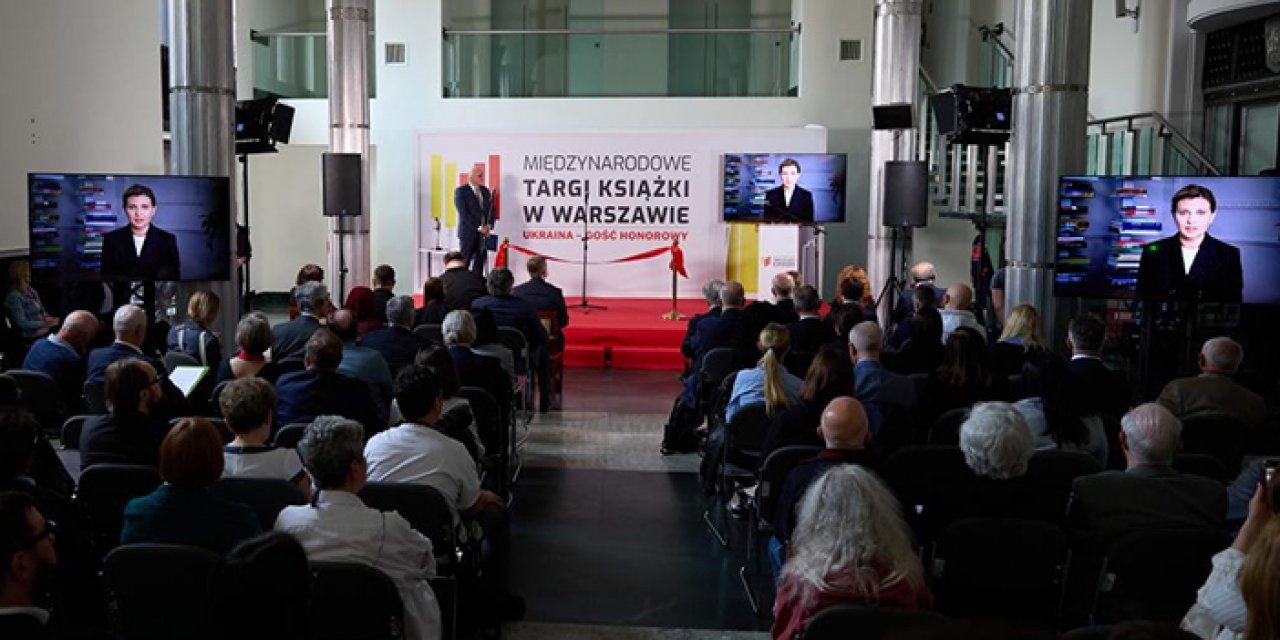 Rusya 300 kütüphaneyi yok etti