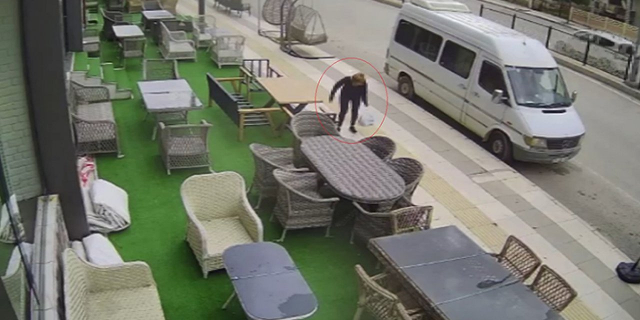 Dükkân önünden kedi çaldı