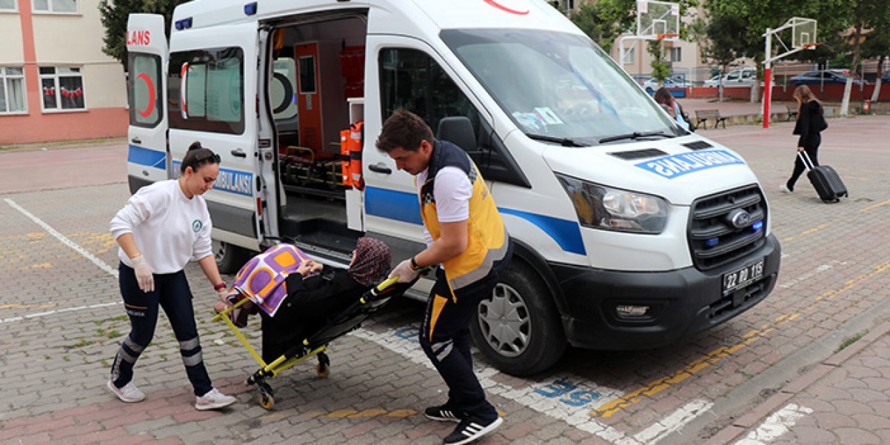 91 yaşında sandığa tekerlekli sandalye ile getirildi