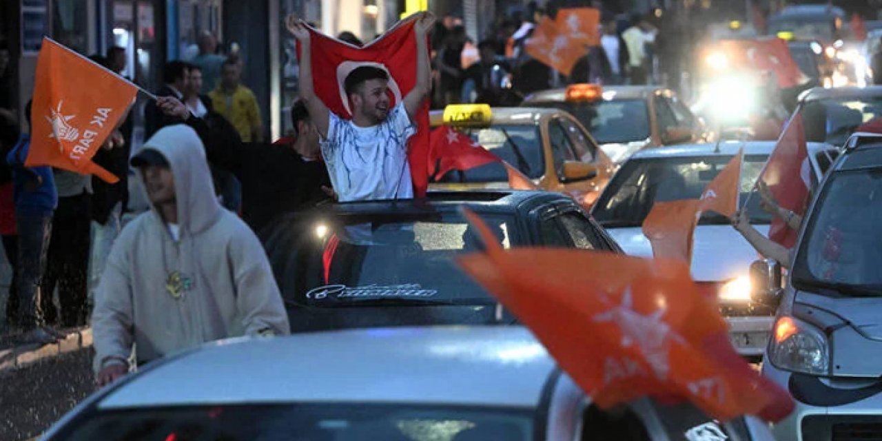 Ankara'da vatandaşlar sevinç gösterisinde bulunuyor