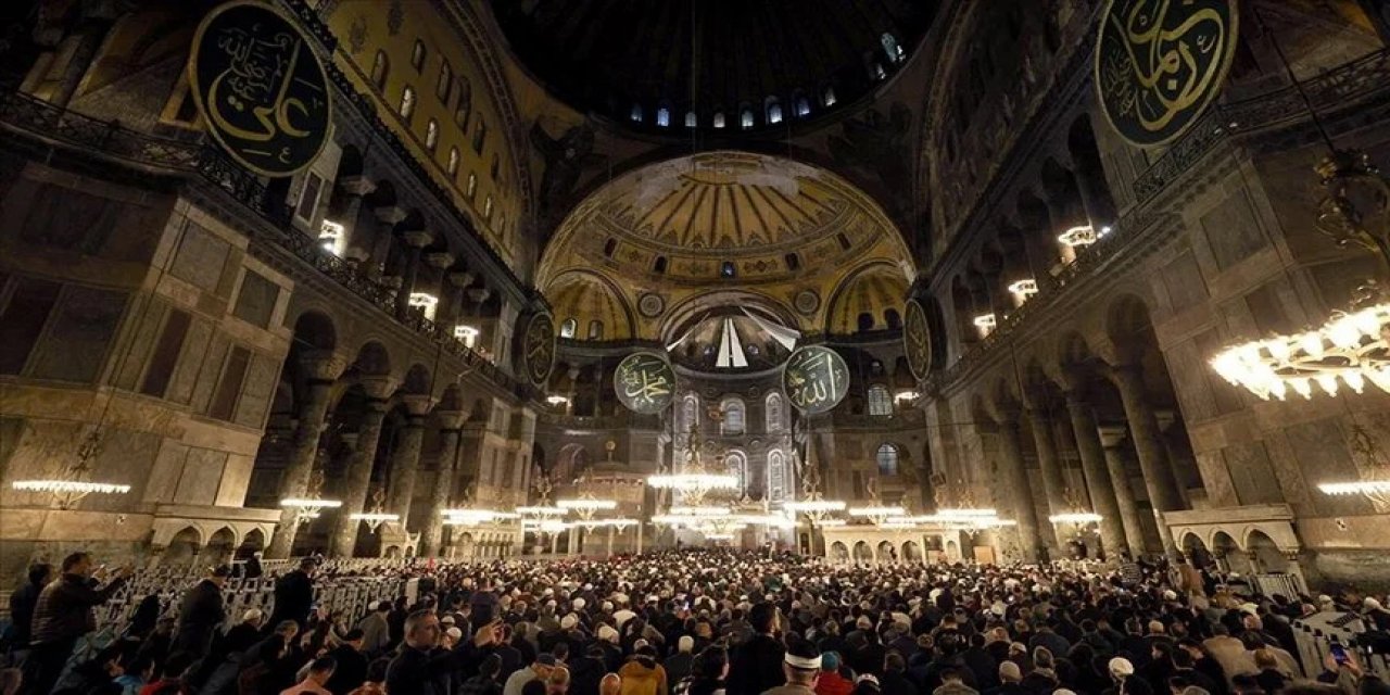 İstanbul’un fethi programı Ayasofya Camisi’nde düzenlendi