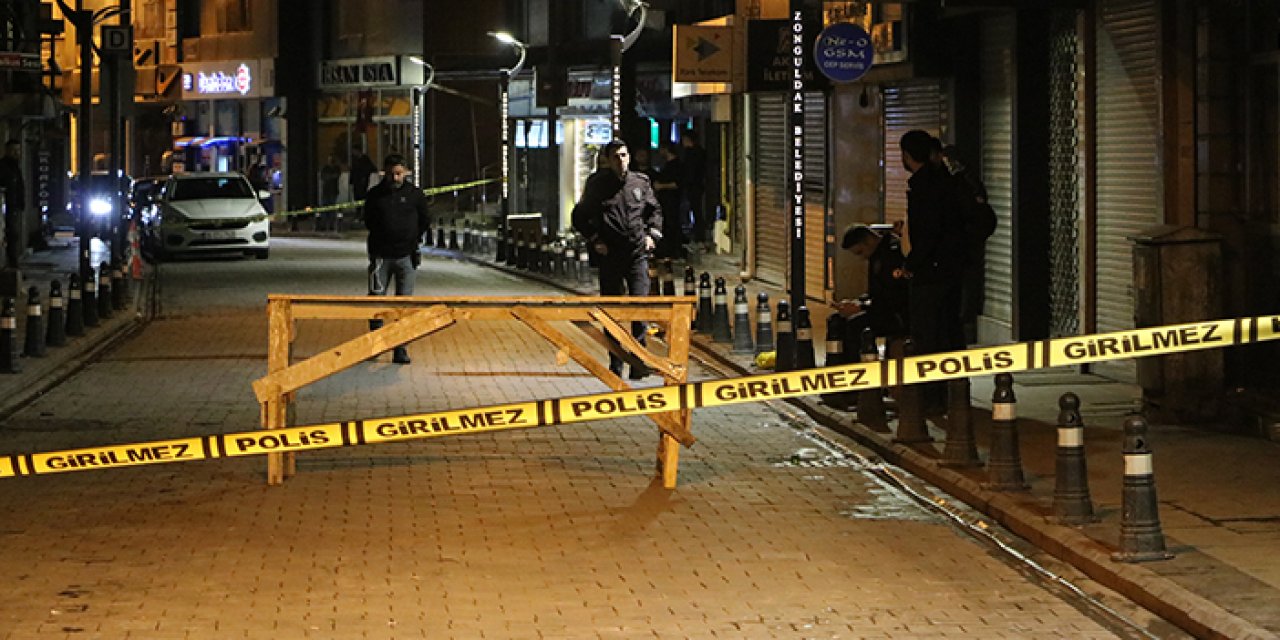 İşlek caddenin ortasında havaya ateş açtı