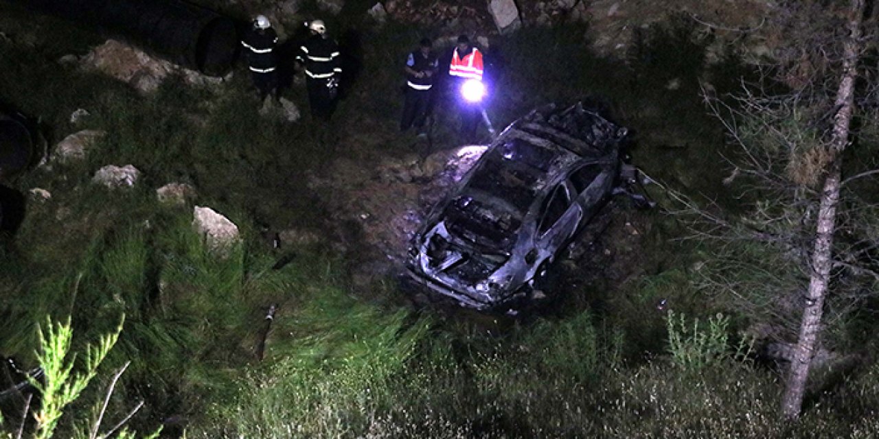 Korkunç kazada otomobil alev topuna döndü: 1 ölü, 3'ü ağır 9 yaralı