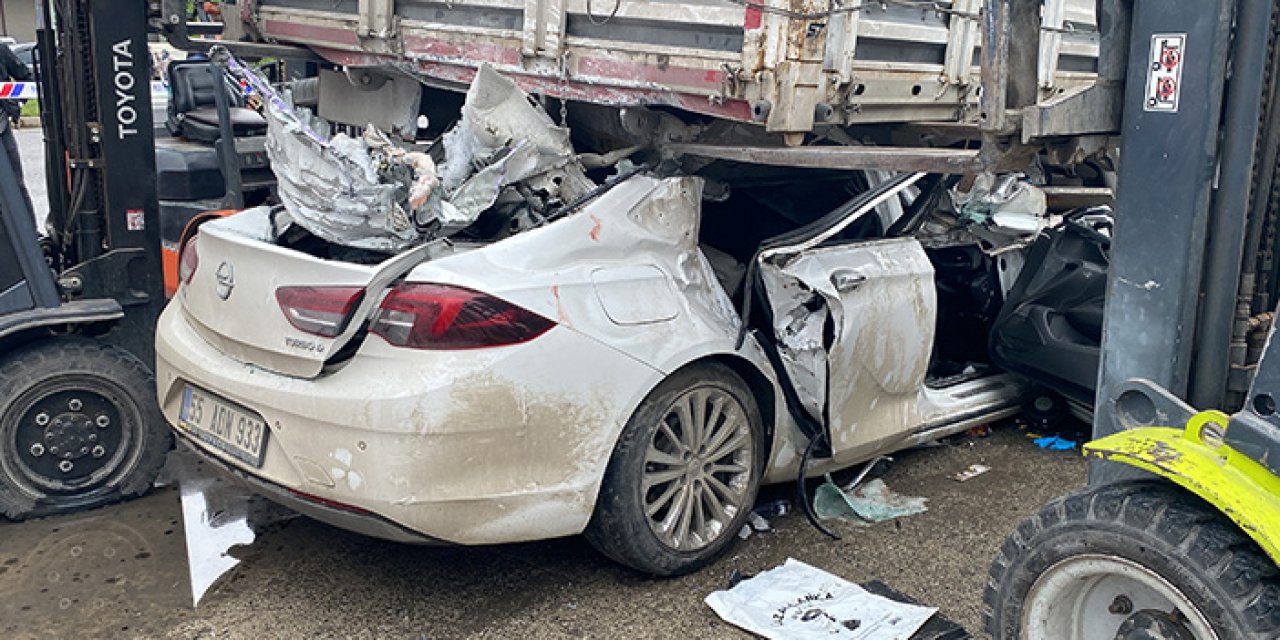 TIR dorsesine çarptılar: Baba öldü kızı yaralandı