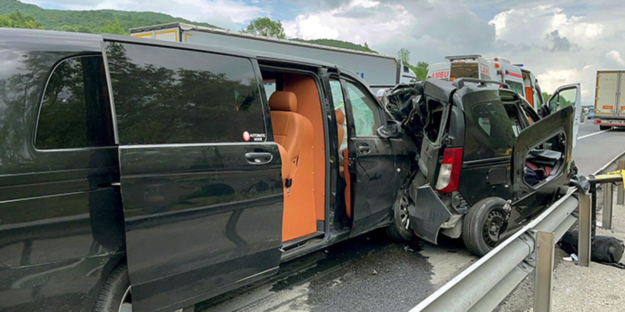 Arıza şeridindeki araca çarptı: 2 ölü 2 yaralı