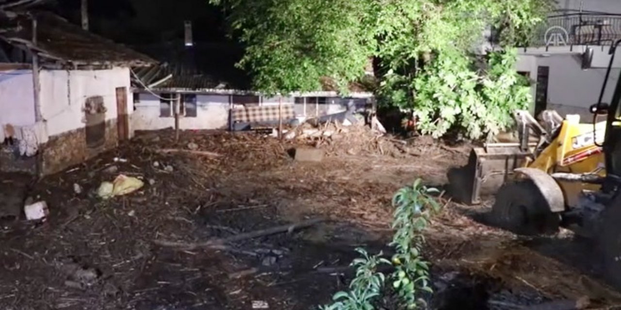 Denizli'de sağanak hayatı olumsuz etkiledi: Dere taştı