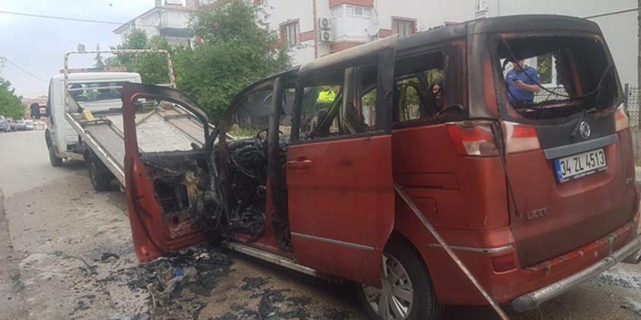 Beypazarı’nda diyaliz hastalarını taşıyan araç yandı