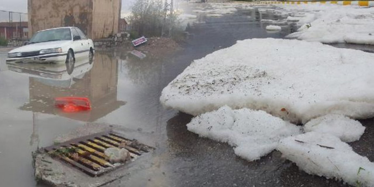 Çorum'da dolu: Bazı noktalar beyaza büründü