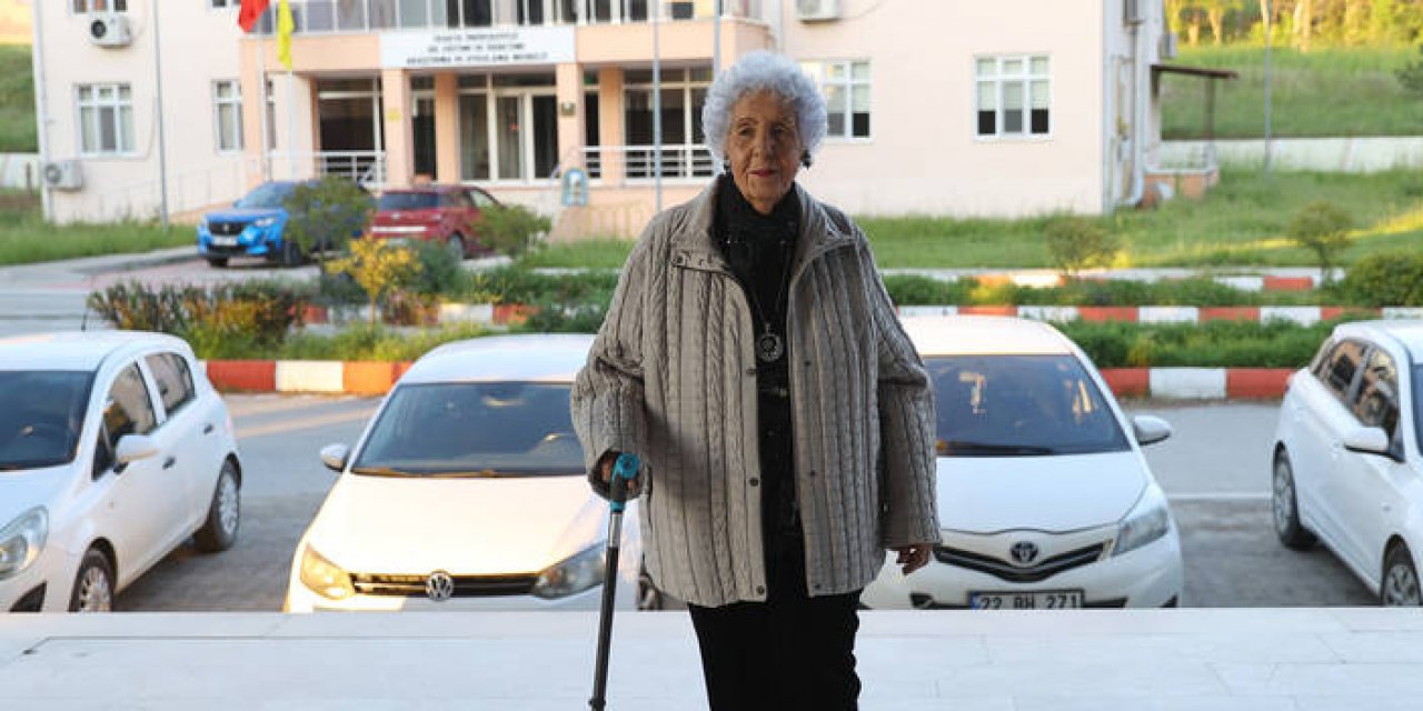 Emekli öğretmen zindeliğini sosyallik sayesinde koruyor