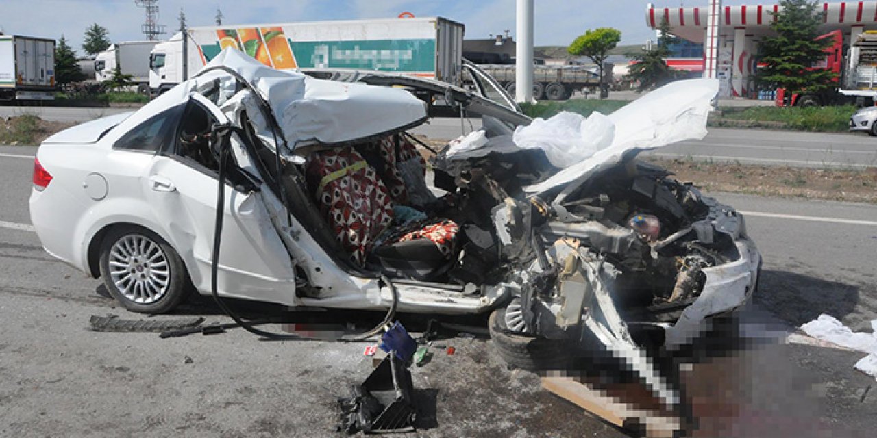Kamyona arkadan otomobil çarptı: 1 ölü 1 yaralı