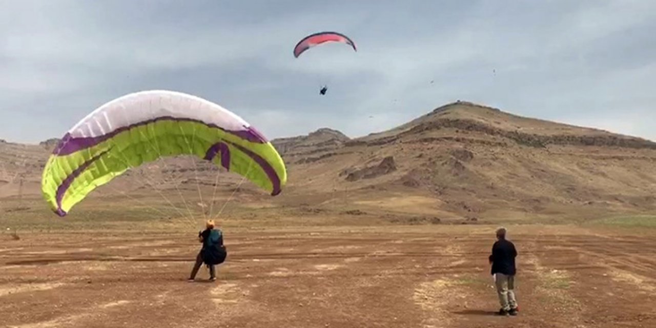 Şehit kaymakamın anısına yamaç paraşütü şampiyonası