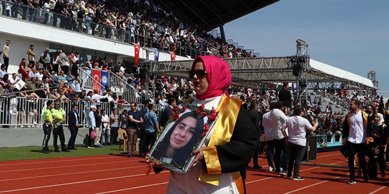 Depremde ölen arkadaşlarını unutmadılar